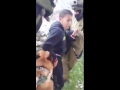 جنود إسرائيليون يحرشون كلبا على عض طفل فلسطيني