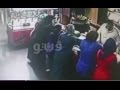 بالفيديو.. صاحب محل ذهب يصفع فتاة حاولت سرقته