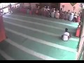 بالفيديو : شاب يسرق حاجيات مسجد والناس للصلاة قيام