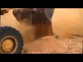 شاهد كيف يرفض القبر الدفن .. سبحان الله العظيم
