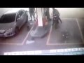فيديو سائق غاضب ينتقم من راكب دراجة نارية بطريقته الخاصة