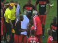 لاعب برازيلي يضرب حكما في مباراة كرة قدم - فيديو