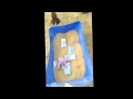 بالفيديو.. سعودي يرمي لإبله ربطات من المال لتأكلها