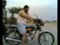 اضحك وابتسم وشوف للآخرر