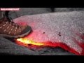شاهد ما حدث عندما وضع مرشد سياحي قدمه على حمم بركانية