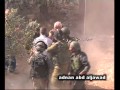 شاب فلسطيني يصفع جندي اسرائيلي على وجهه